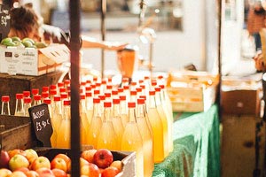 美国队因失误频频输球，中国队赢得胜利